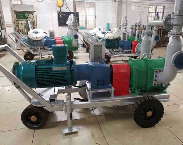 選擇移動(dòng)泵車廠家應(yīng)該考慮以下三個(gè)問題